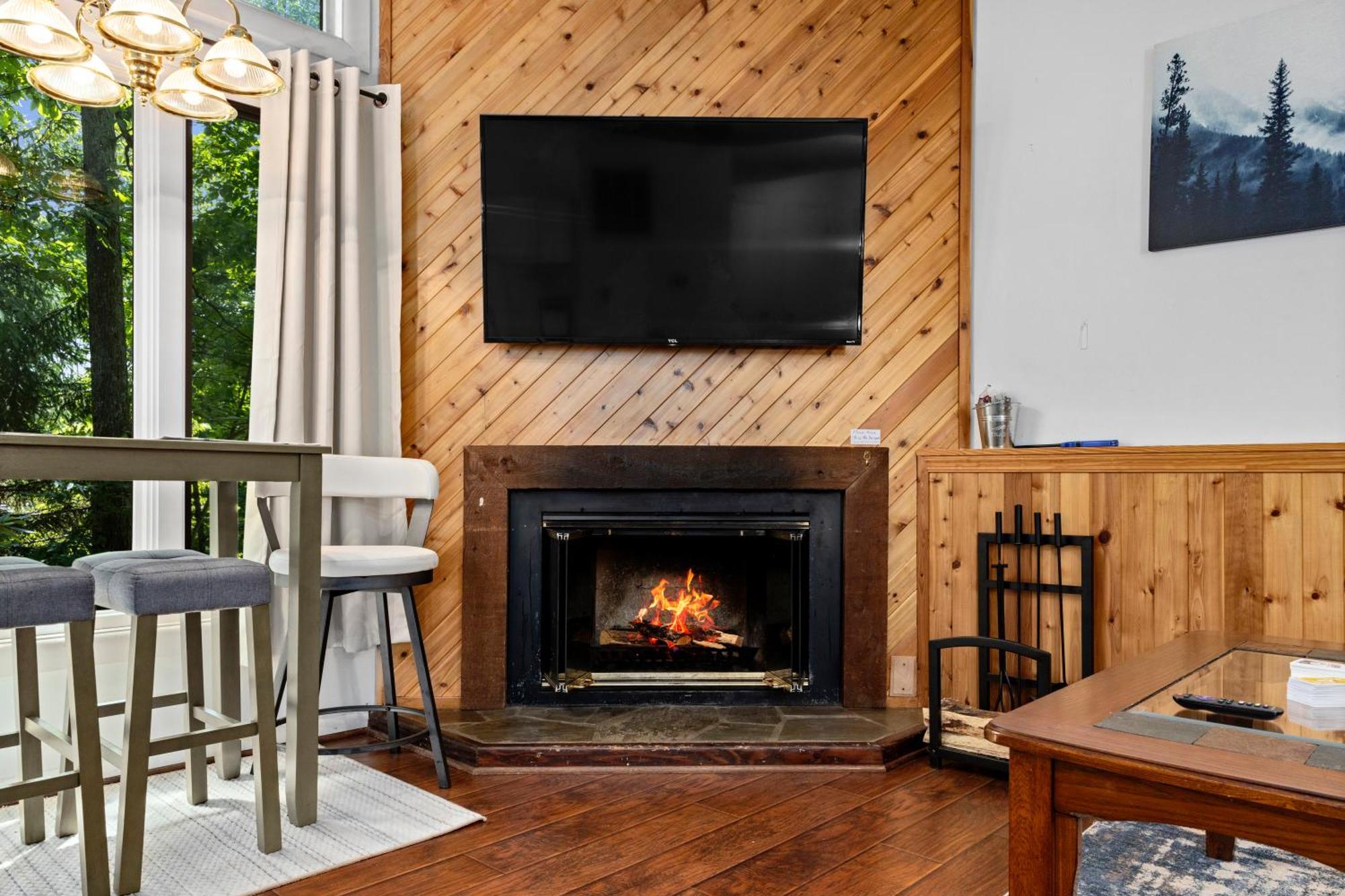 Cozy Condo In Wintergreen Resort That Sleeps 4! Lyndhurst Exterior photo